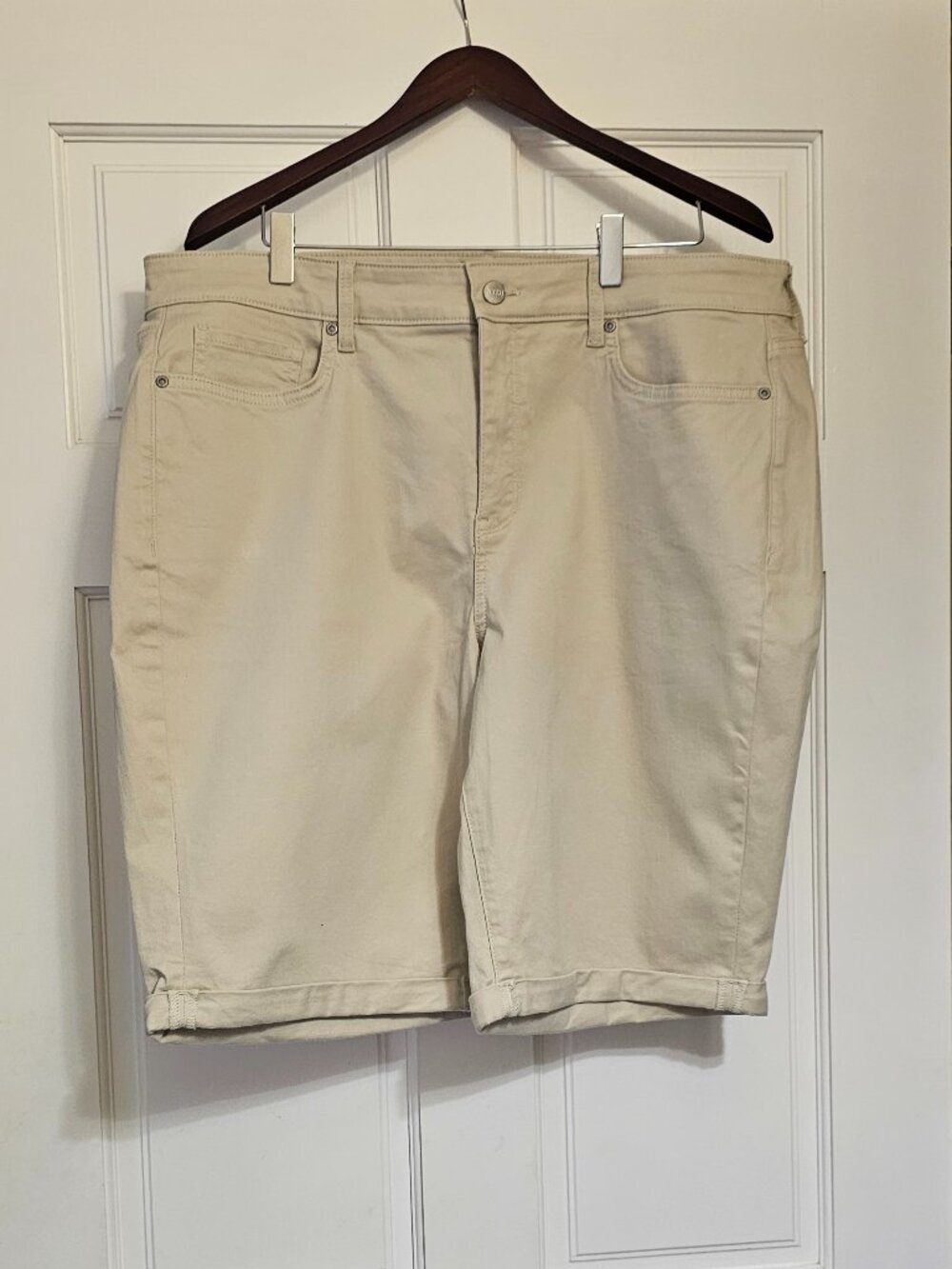 NYDJ "Briella" 11 Inch Womens Denim Shorts In Plus Size with Roll Cuffs Size 16W